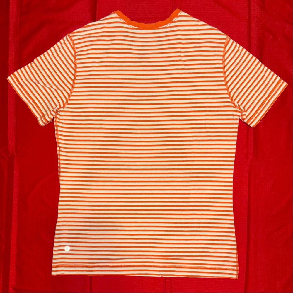 Lululemon striped V-Neck T- Shirt (L) Excellent pre-owned condition.